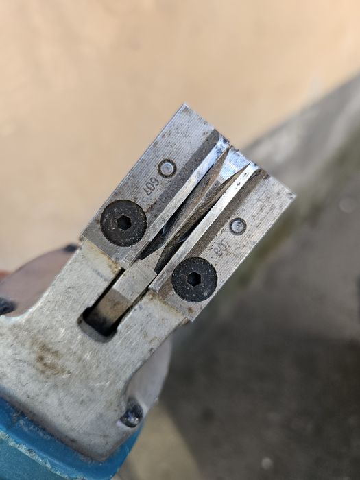 Foarfeca de taiat tabla makita js1670