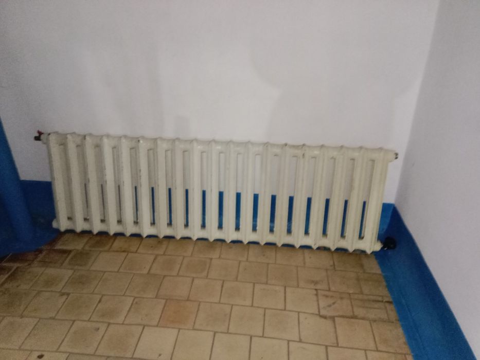 Продам чугунную батарею