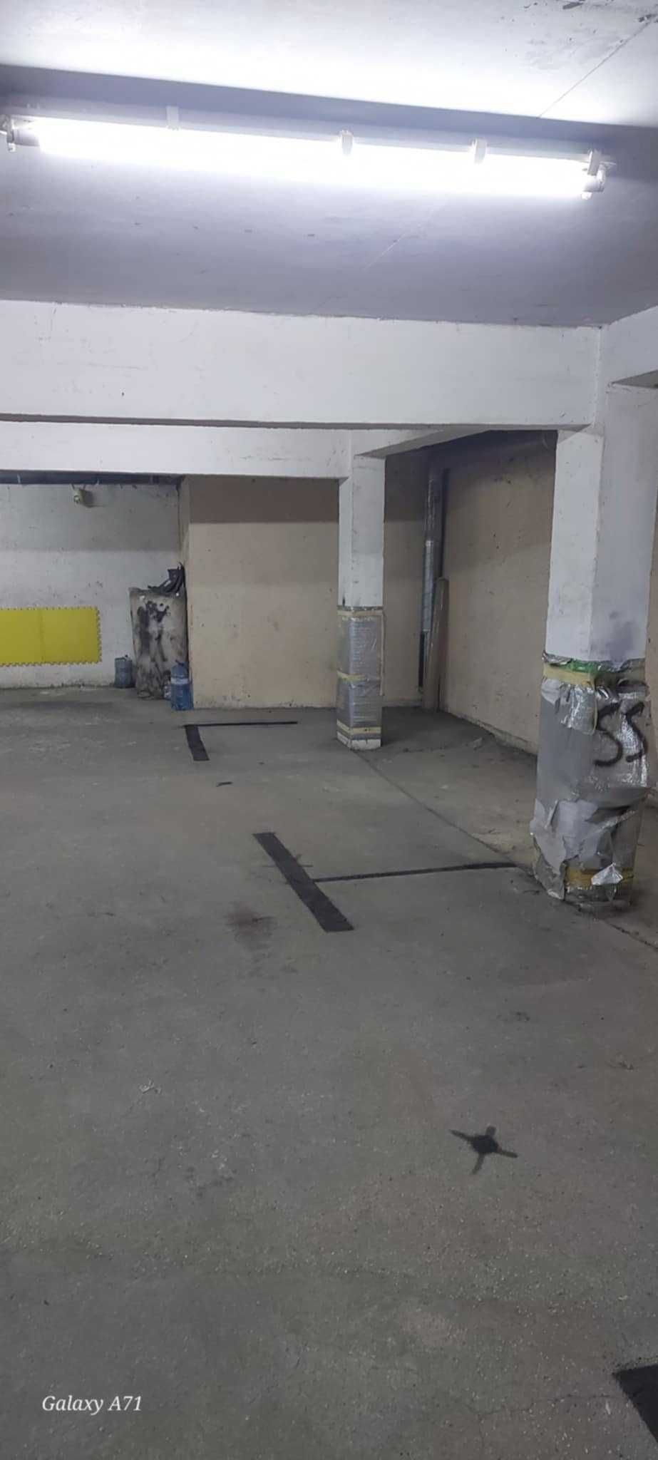 Продава паркомясто