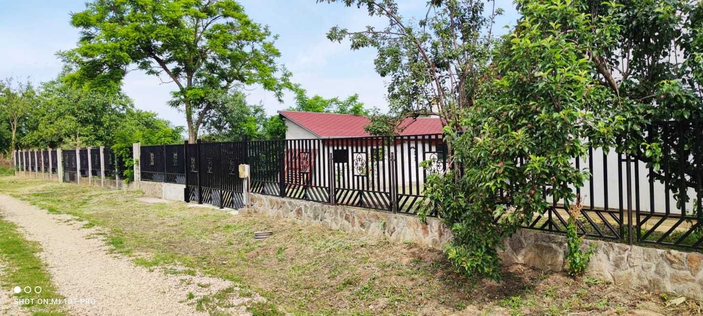 Vand casa de vacanta in Santimreu