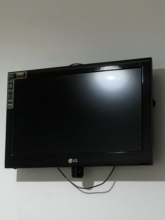 Продам б/у телевизор LG