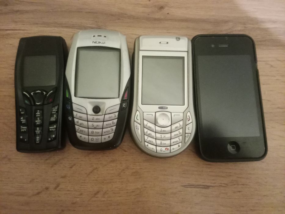 Нокия, айфон 4. Ретро.