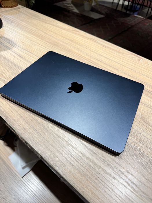 MacBook Air 13 (M2, 8/256)