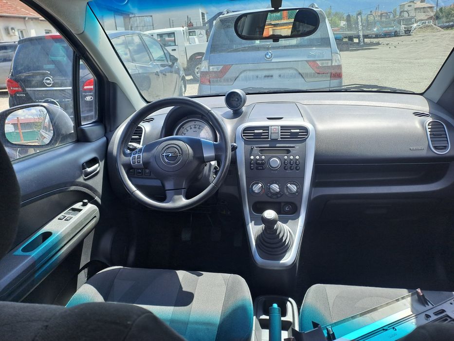 Опел Агила на части