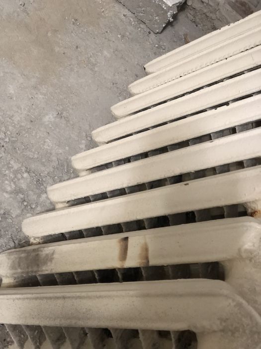 Чугунные батареи 2-е штуки 1-я 7, 2-я 9 секций самовывоз