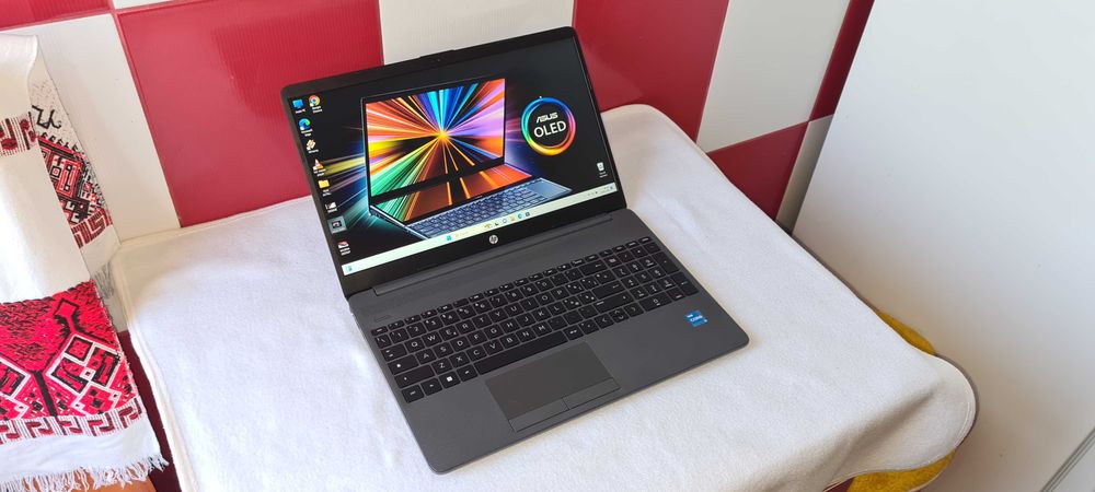 HP ultra slim i3 a-12-a cu 8 gb ram