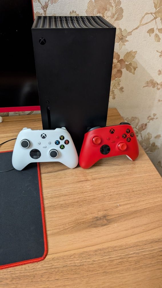 Xbox series x два gamepad в идеальном состоянии торга нет