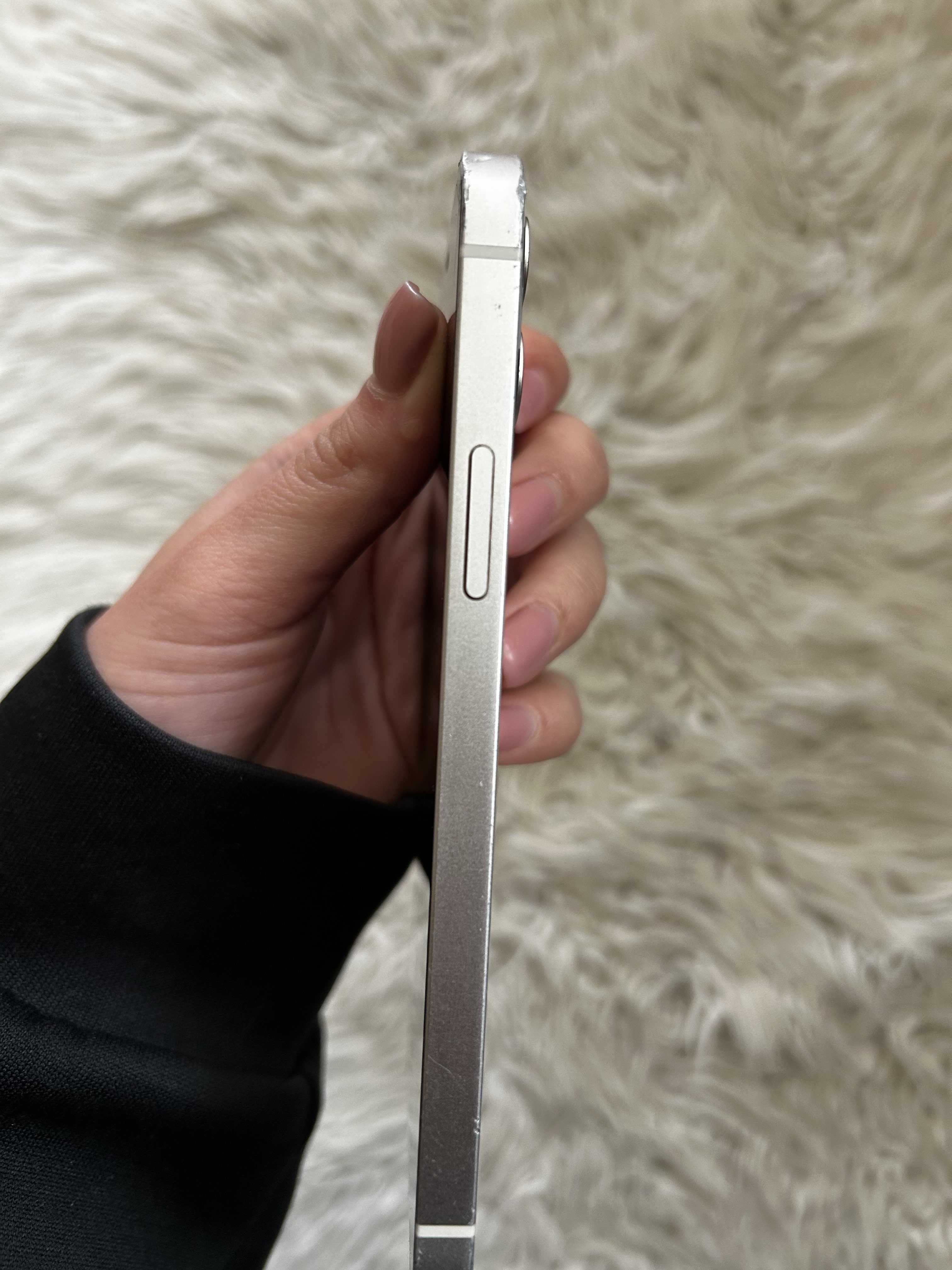IPhone 12 128gb В Добро състояние Бял