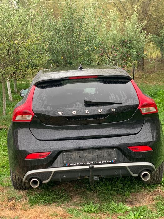 Volvo V40 R-Design 2015, accidentat,  fără motor