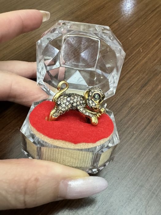 Продаю кольцо 750 пробы Италия! 15 грамм бриллианты шампань и изумруды