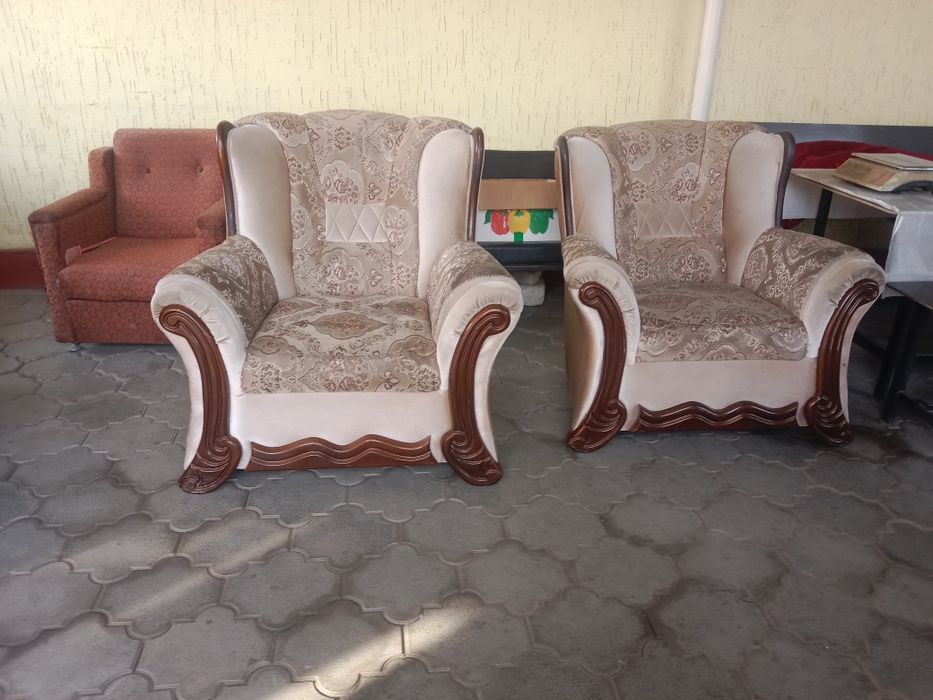 продам диван и два кресла в нормальном состоянии