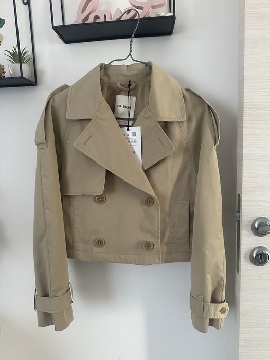 Trench-uri noi cu eticheta