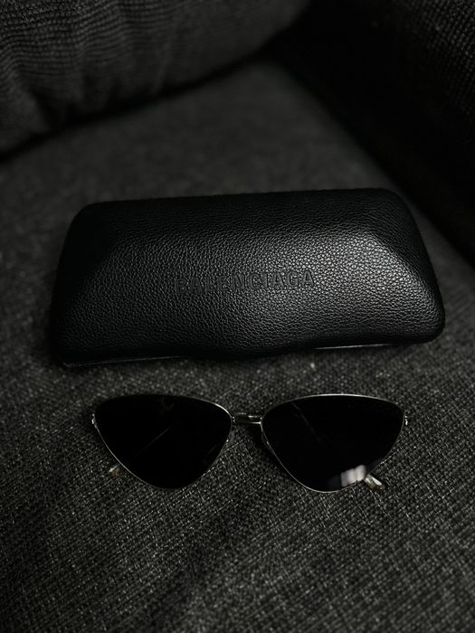 Слънчеви очила Balenciaga-с брандирани стъкла