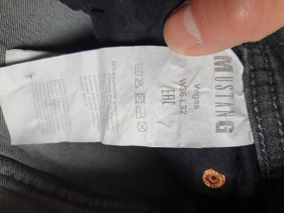 Blugi MUSTANG "Vegas" - Marime W36 L32 (Talie 96 cm)