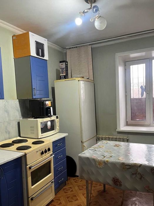 Продаю 2 ком. квартиру, кухня большая 9 кв. м. 19 микрорайон 2 этаж