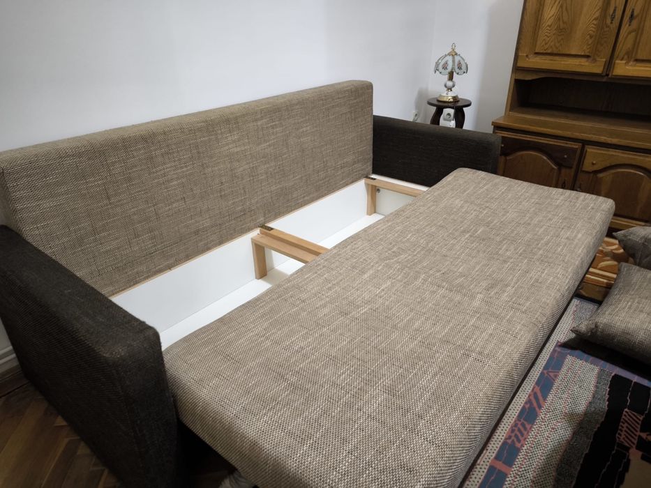 Canapea extensibila cu loc de depozitare