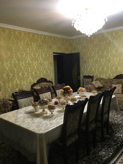 Tinchlik metro yonida