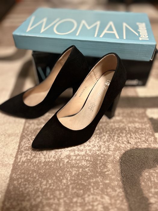 Дамски обувки на висок ток