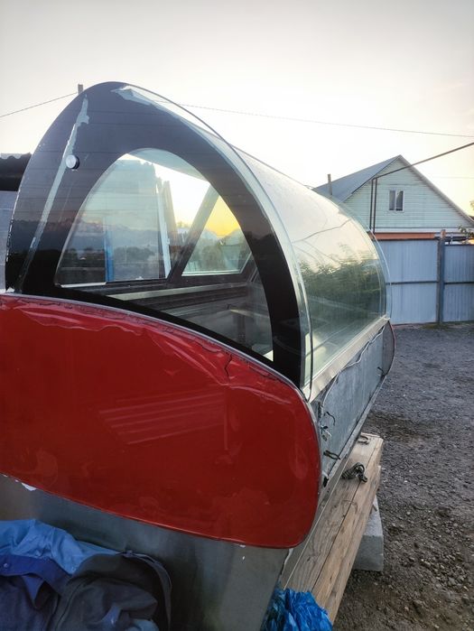 продам на запсасти холодильник и морозильник витринный