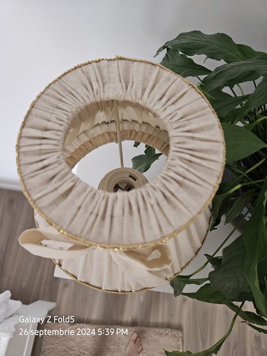 Veioza alba cu abajur