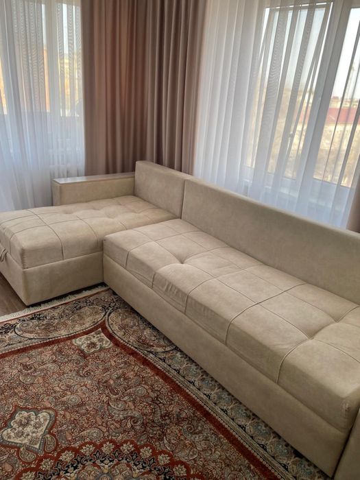 Угловой диван в отличном состояний