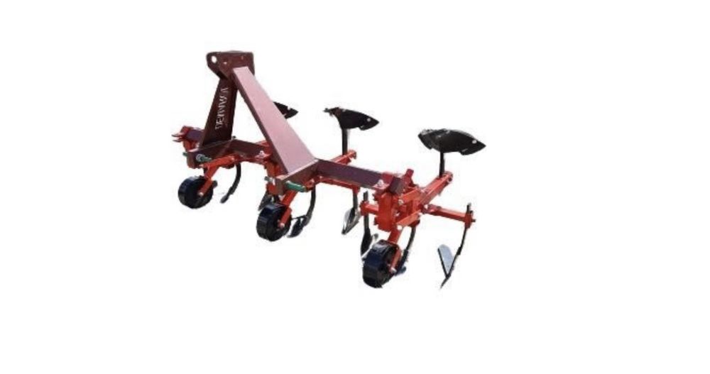 Prasitoare cu 3 sectii dotata cu rarita si bilon pentru tractor