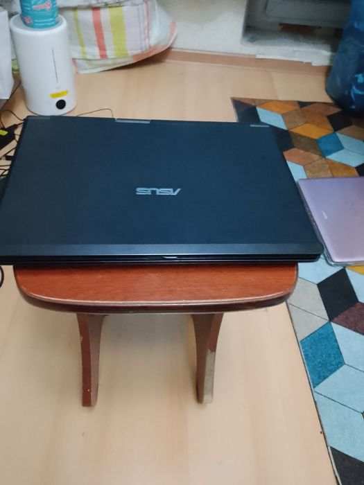 Старенький ноутбук рабочий продаю