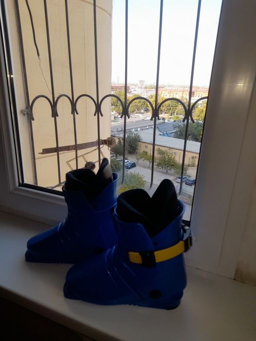 Продам детский лыжные ботинки