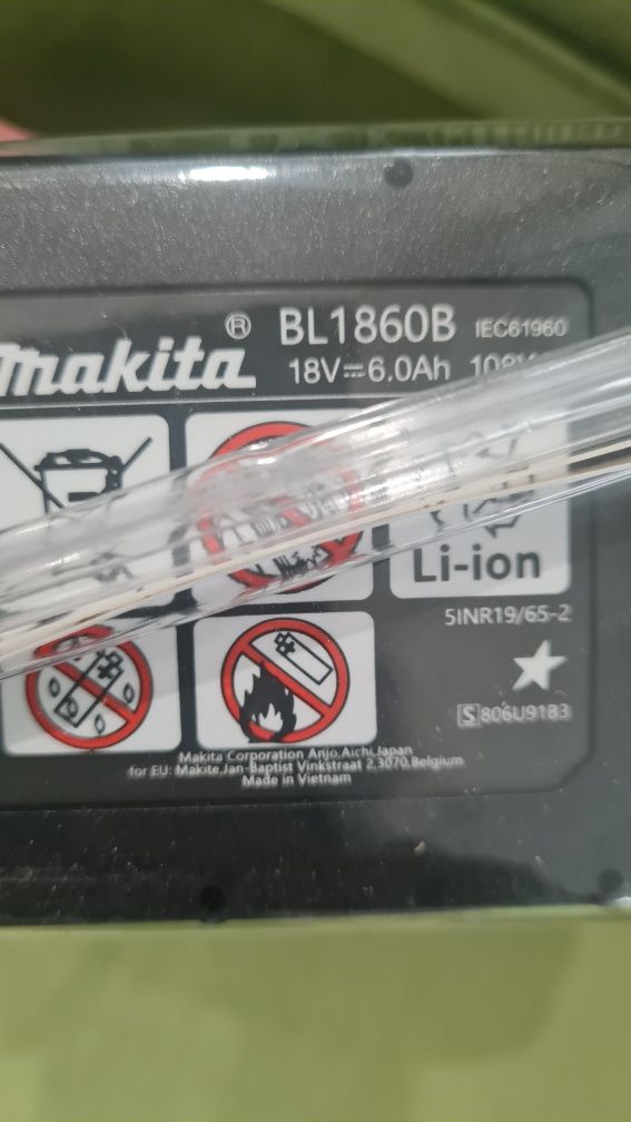Vând baterie makita 6ah 18v