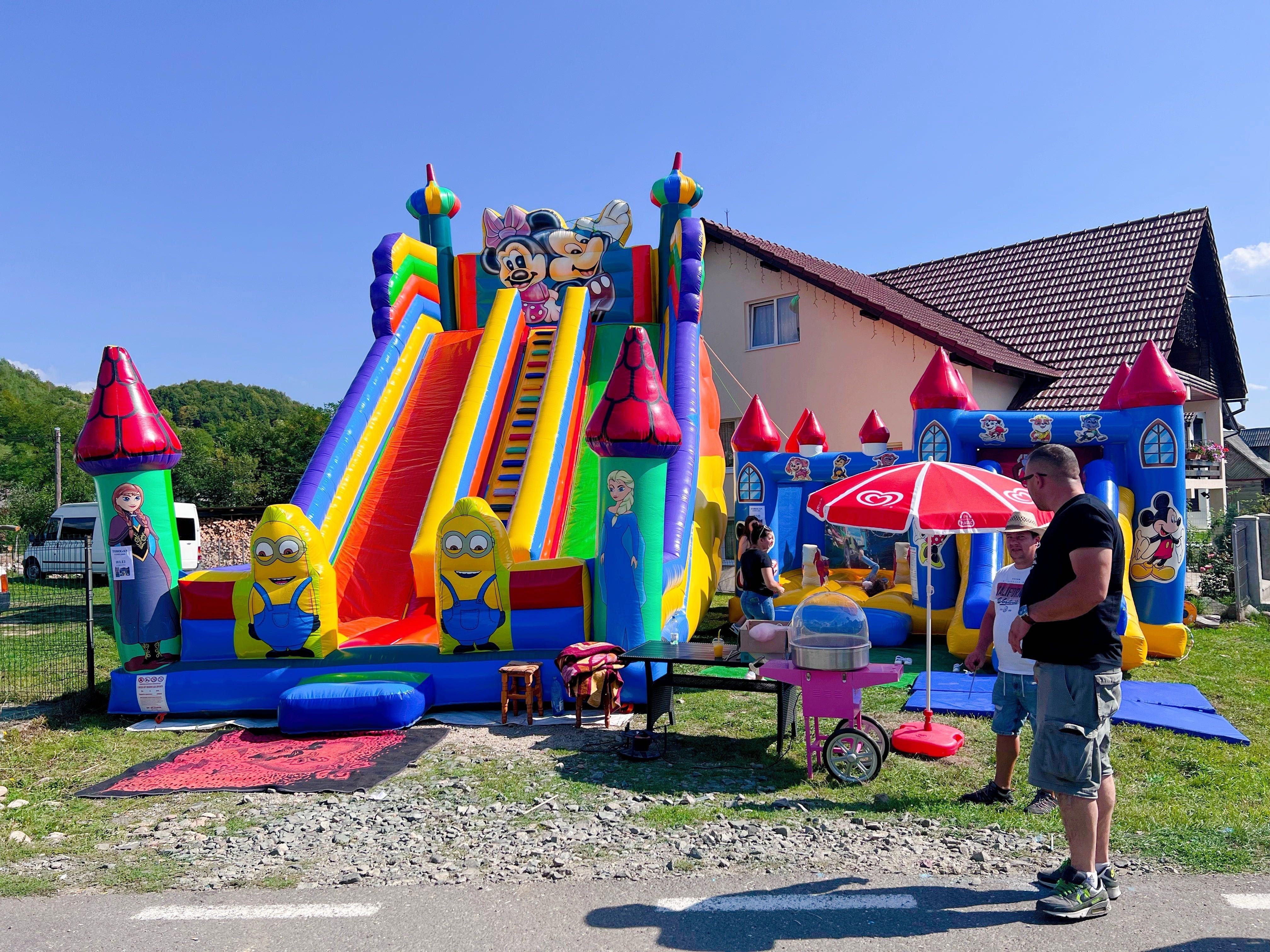 Tobogan gonflabil de închiriat