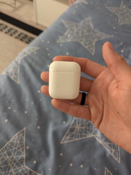 Продам наушники airpods series 1.