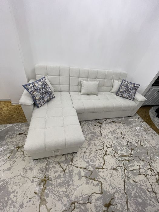 Уй сотилади евро ремонт килинган мебели хамма нарсаси билан сотилади