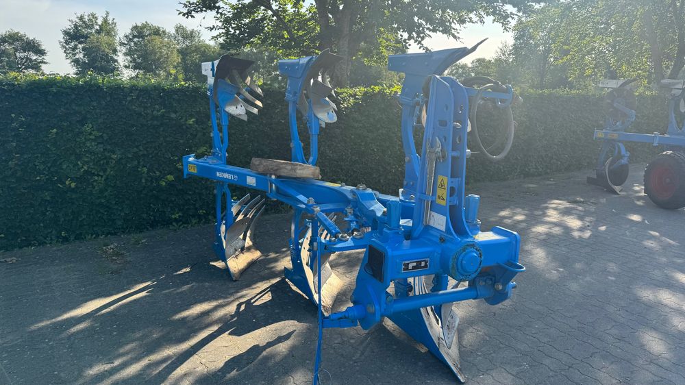 Lemken Europal 5 Claas Arion, Case Puma, Belarus tortadi.