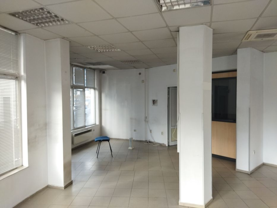 Дава под наем самостоятелна офис сграда