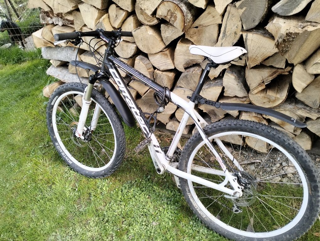 Bicicleta MTB full carbon