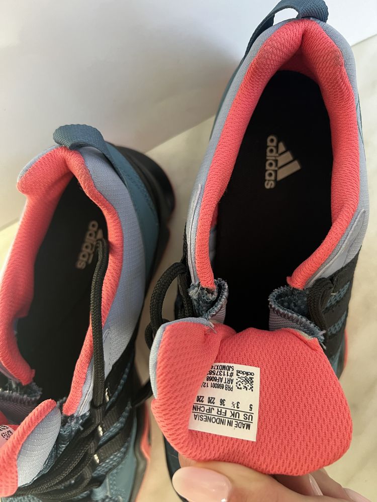 Adidas обувки