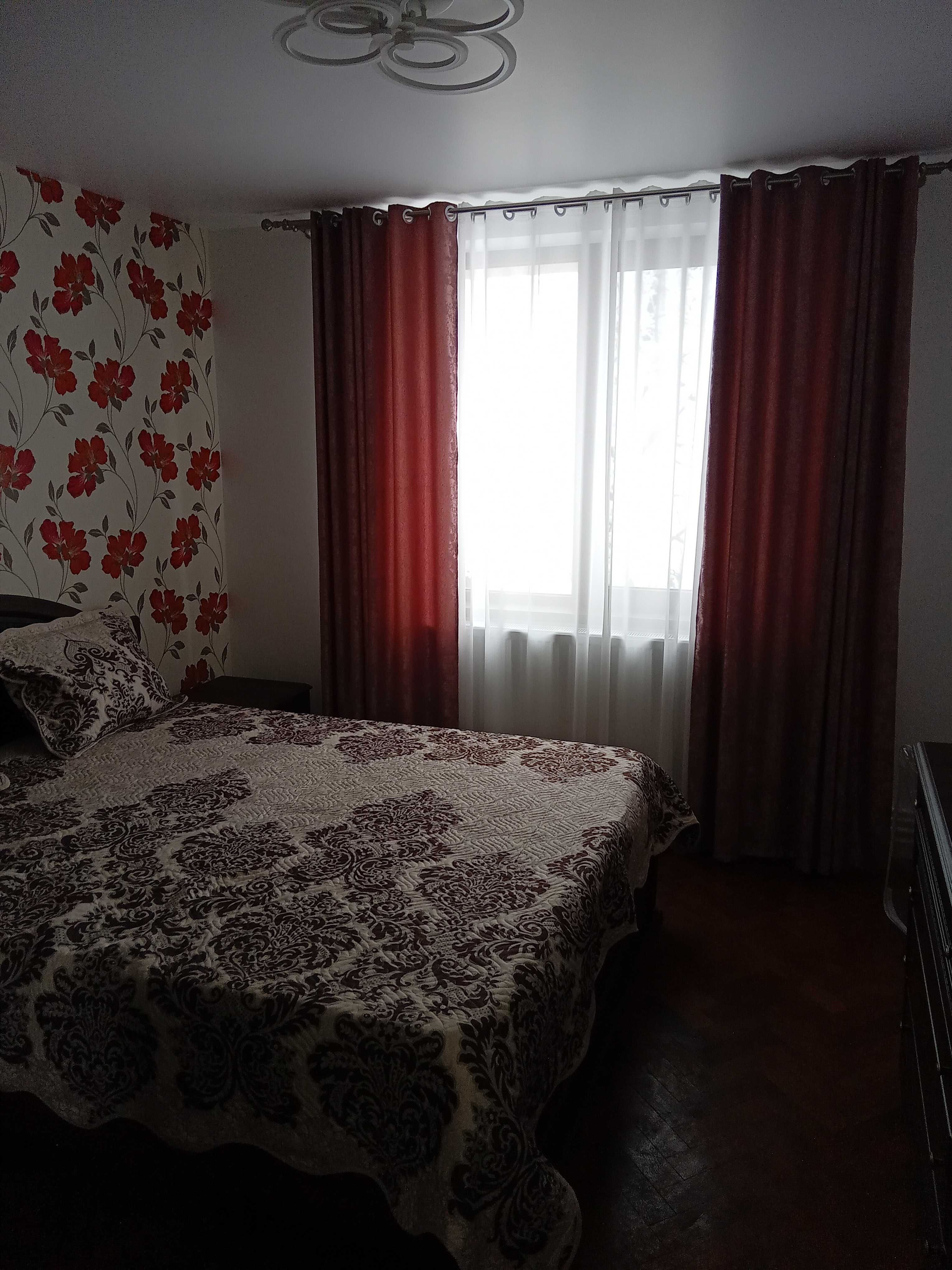 Vand apartament 3 camere, zona Spital