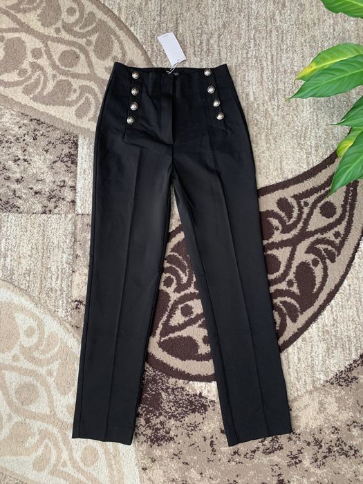 Pantaloni de piele