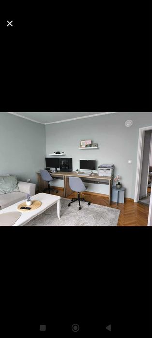 Офис бюра и столове.