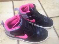 adidasi fete NIKE