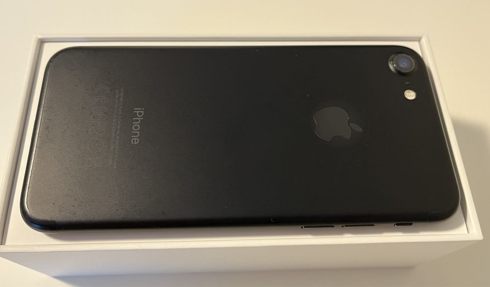 iPhone 7, 32GB, черен