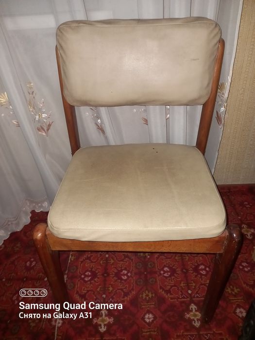 Продаю  стулья  в хорошем состоянии.