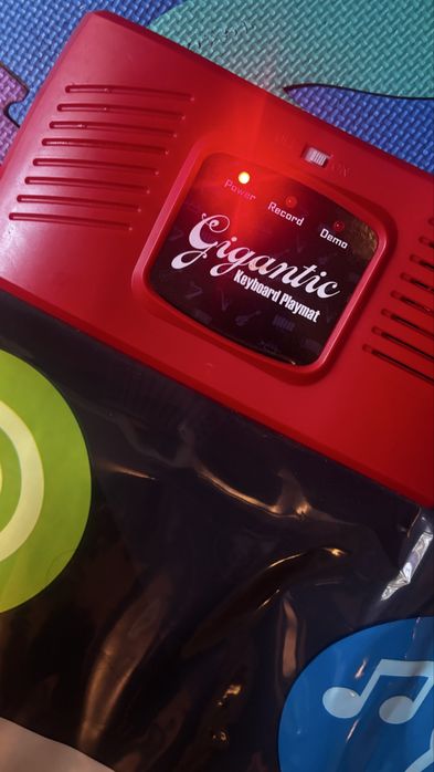 Covor pian gigant "Gigantic Keyboard Playmat"