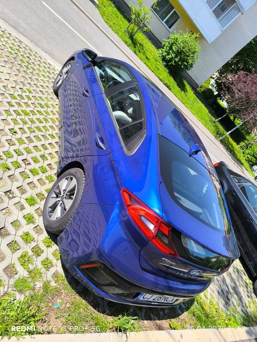 Inchiriez Hyundai Ioniq hybrid pentru Uber/ Bolt