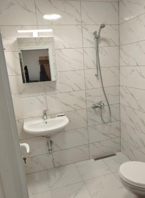 Дава се под наем Двустаен апартамент в Пловдив, Южен - 65 кв.м за 434 € - Снимка #4