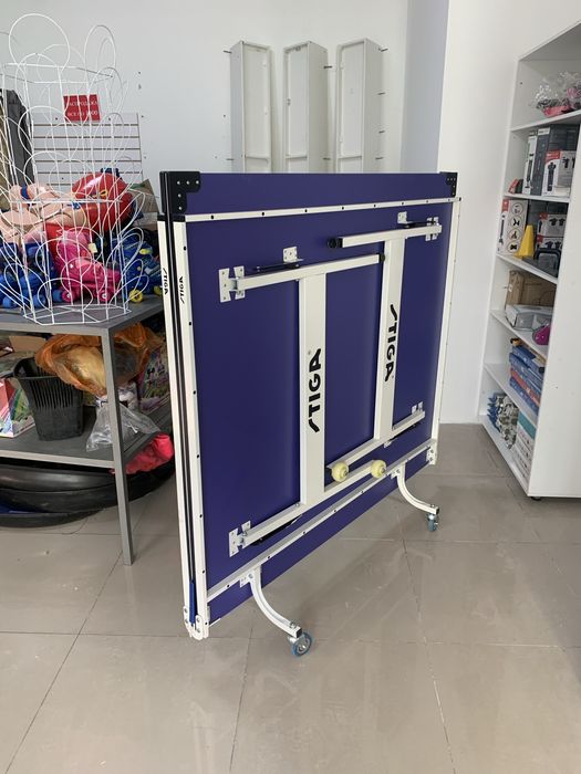 Теннисный стол Stiga на колесах складной с сеткой