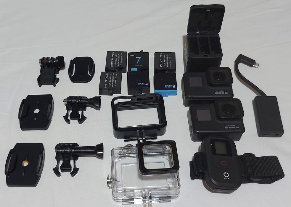 Продавам комплект от две камери GoPro 7 Black отлични