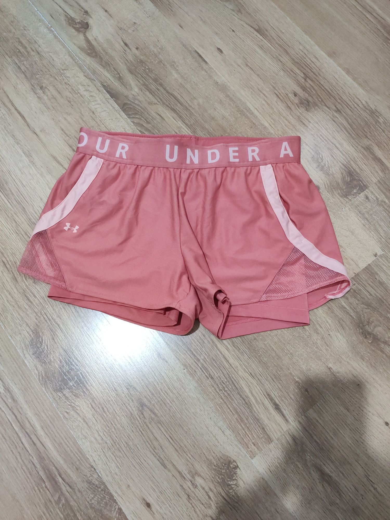 Pantaloni scurți de damă Under Armour HeatGear mărimea L