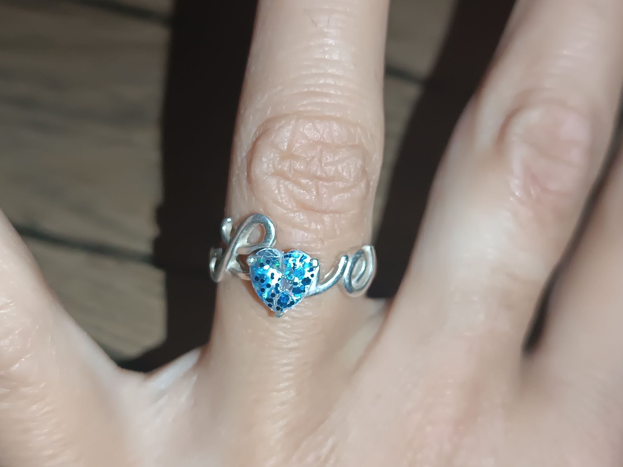 Сребърен пръстен LOVE с камък