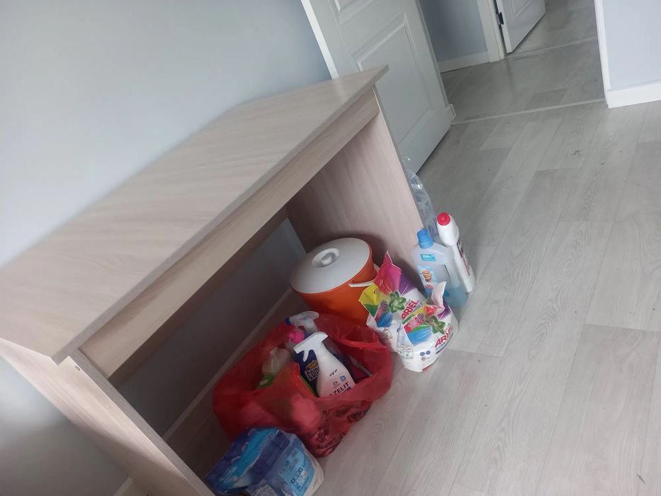 стол офисный в хорошем состоянии,договоренная цена